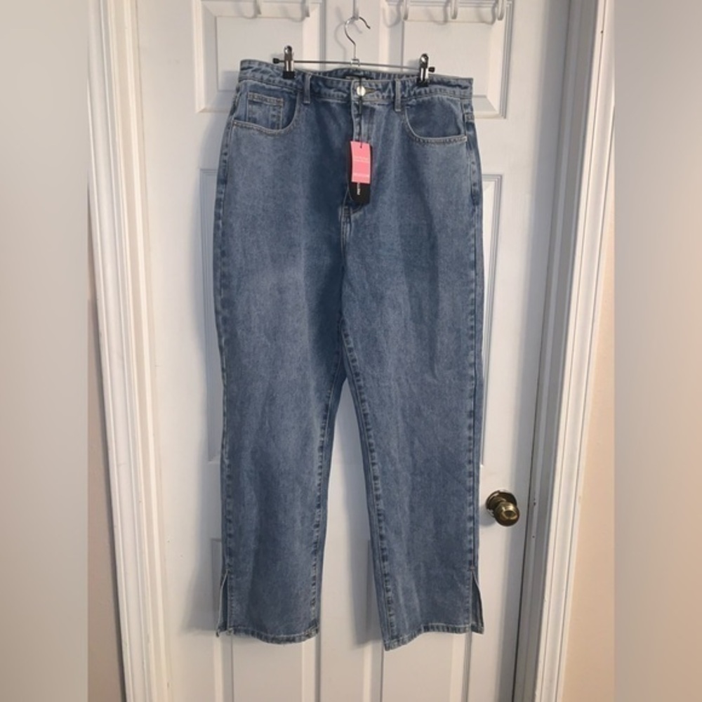 PrettyLittleThing mid wash split hem jeans! Women’s size 12!